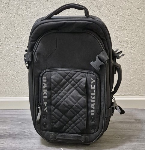 Oakley rolling suitacase - rolling,