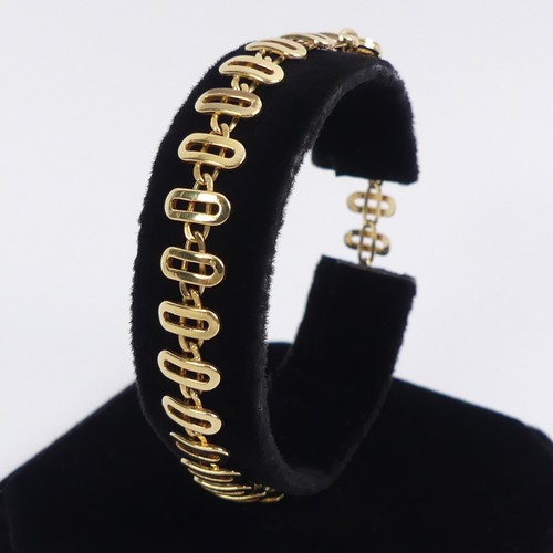 Stylish 9ct gold - stylish,