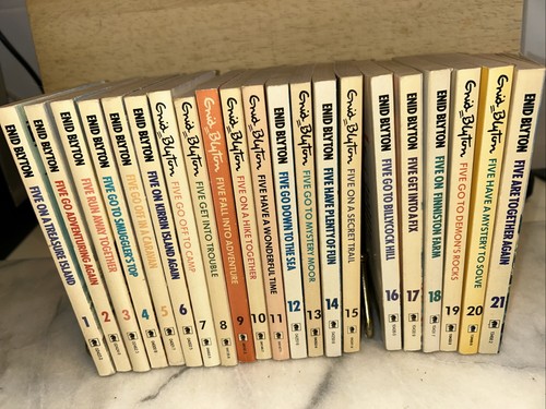 Complete vintage book set - 21,
