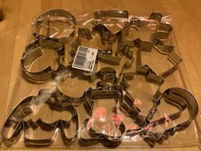 BNIP New Set of 16 Metal Christmas Cookie Cutters - Jumper Reindeer Tree Snowman