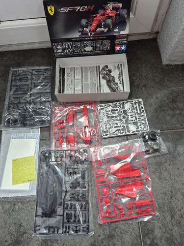 New tamiya ferrari sf70h - new,