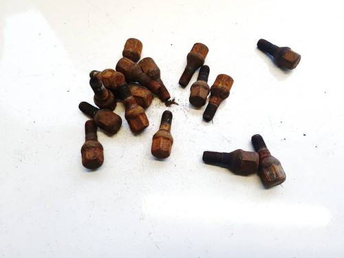 Vehicle wheel nuts kit - , for