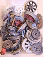 'O' SCRAPYARD Joblot of 'O' gauge wheels. Large assortment. See Photos