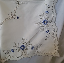 Vintage Cream Polyester Tablecloth with Embroidered Flowers 84 x 82 cm