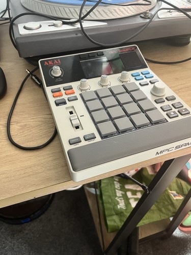 Akai mpc sample with box - akai, and