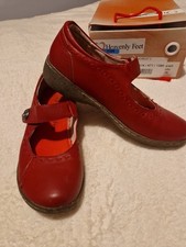 Heavenly Feet, Red