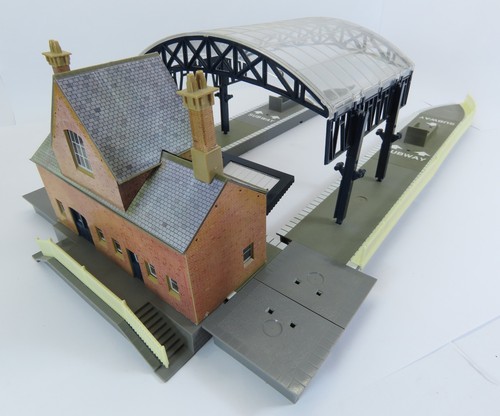 Hornby station terminus - oo,