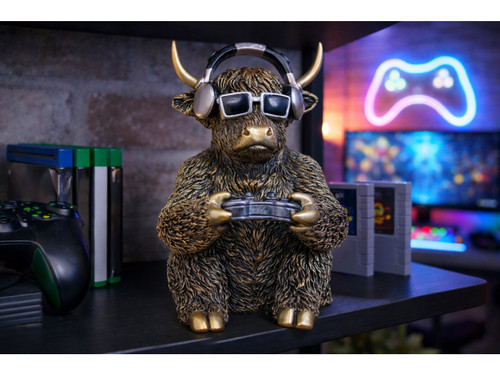 Gaming highland cow - highland,