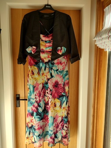 Womens outfit roman - by,