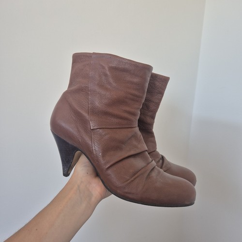 Y2k brown pixie holla boot
