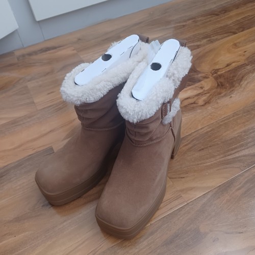 Uggs boots - uggs,