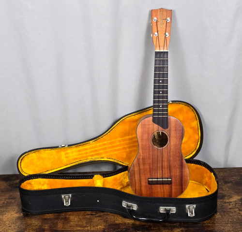 Vintage rare kamaka - *rare*, gold