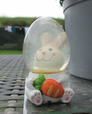 [Happy Easter 2016] - Bunny Rabbit With Carrot Waterball - Mini Snowglobe