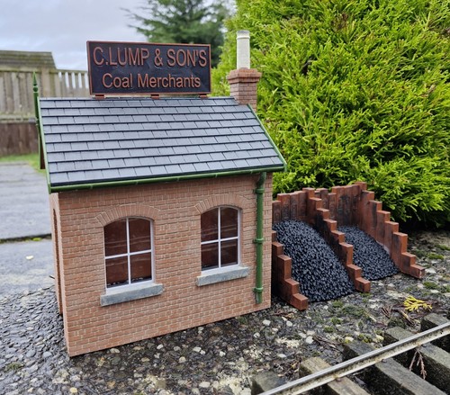 Garden railway station coal - railway,