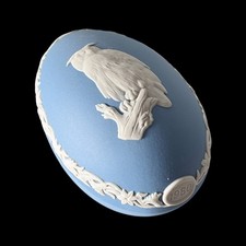 WEDGWOOD Jasperware Handcrafted Pale Blue Egg Shaped Box ( Barn Owl ) '80