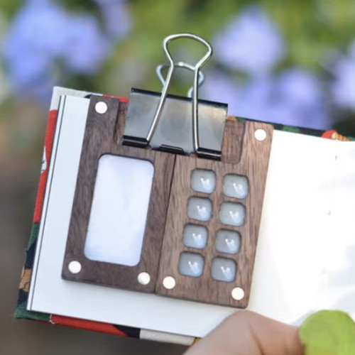 Miniature travel paint pallet