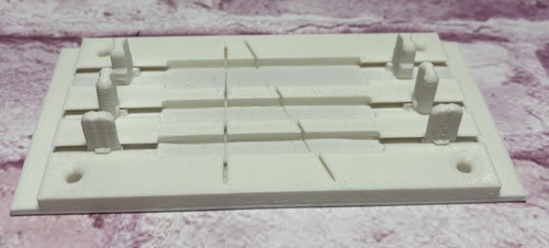 Tape splicing board for