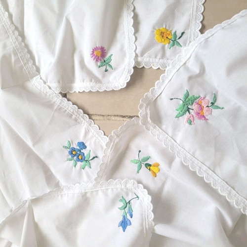 Gorgeous vintage hand - gorgeous,