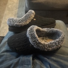 Size 6 Skechers Bobs Slippers