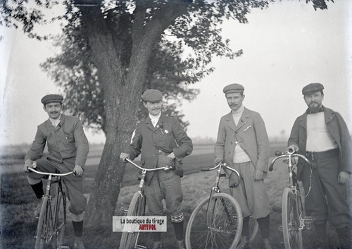 Cyclists countryside bikes - countryside,,