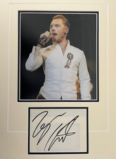 RONAN KEATING - CHART TOPPING SUPERSTAR - EXCELLENT SIGNED PHOTO DISPLAY