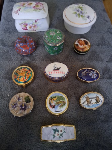 Job lot trinket - 12, trinket/pill