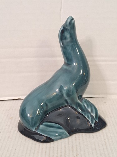 Vintage poole seal rock - on,