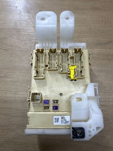 Toyota auris e180 - auris, fuse
