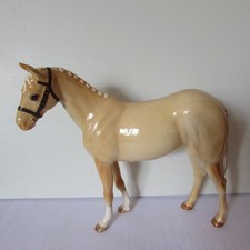 BESWICK PONY / HORSE PALOMINO