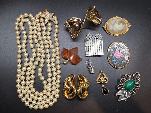 Vintage costume jewelry lot - costume,
