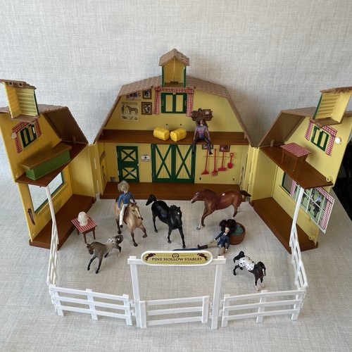 Breyer pine hollow stables - breyer,