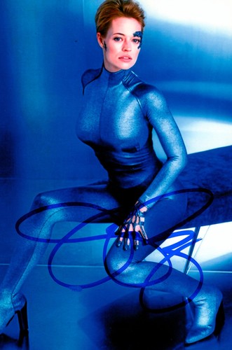 Jeri ryan signed 6x4 - ryan,