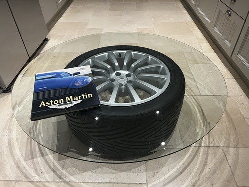 Aston martin v12 vanquish - aston,