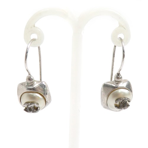 Auth chanel logo pierce - chanel,