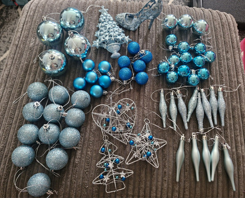 Blue pastel small - &,