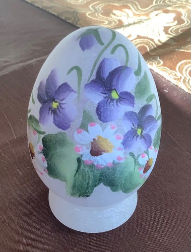 White alabaster egg hand - white,