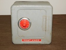 VINTAGE 5 3/4" HIGH TOY FORT