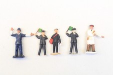 TRAIN GUARD FIGURES PLATFORM