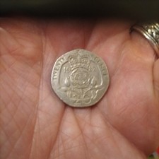 VERY RARE 1982 20p COIN FIRST YEAR MINT