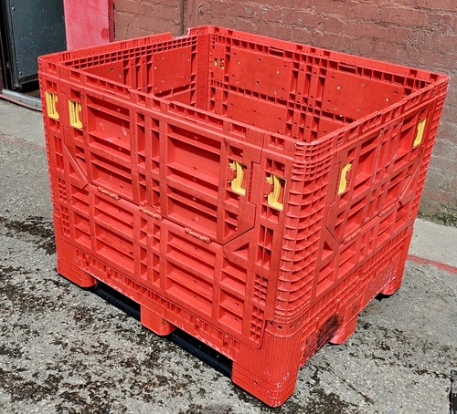 Used collapsible plastic - used,