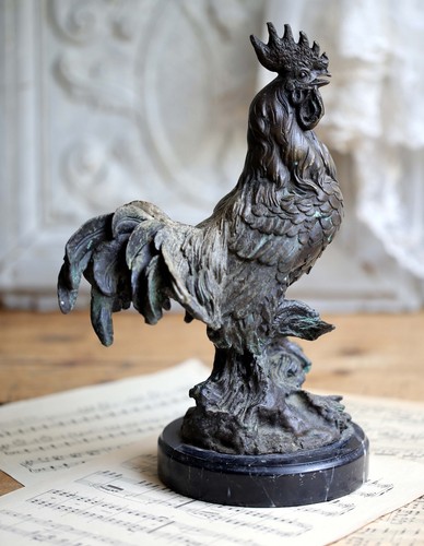 Antique bronze cockerel - bronze, statue