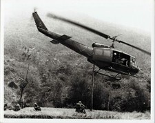 BELL HUEY HELICOPTER VIETNAM 1ST CAV DIV AN LAO VALLEY ORIGINAL US ARMY PHOTO