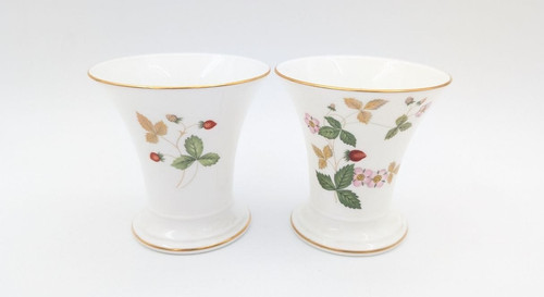 Wedgwood wild strawberry - strawberry, bone