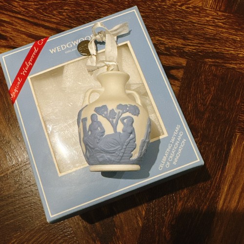 Wedgwood christmas iconic - christmas,
