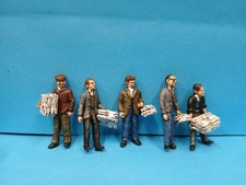 O Gauge Figures -5 Figures Loading Newspapers (unpainted)