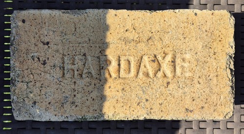 Hardaxe yellow vintage house - hardaxe,