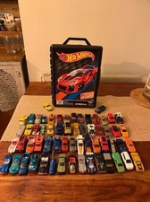60 Hot Wheels Car and Carry