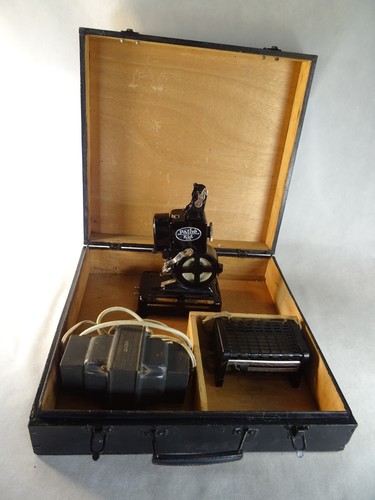 Pathe kid old projector - old, box