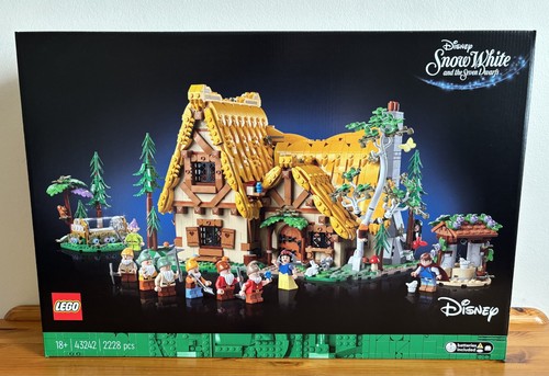 Lego snow white cottage only - white,