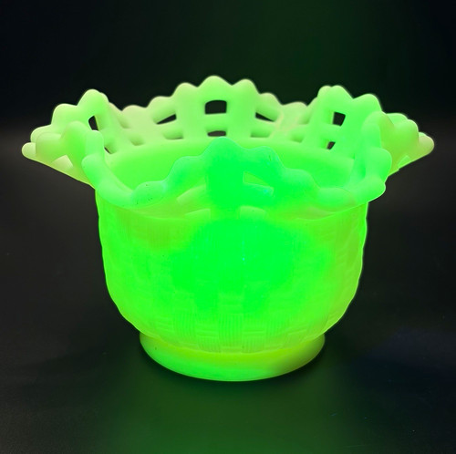 Vtg fenton uranium glass - fenton,